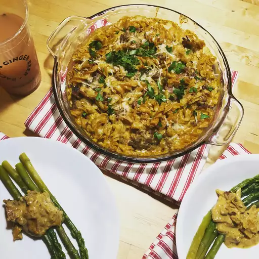 Creamy Pumpkin Pasta Bake – The Ultimate Fall Comfort Food! 🎃🍝 This rich and velvety pasta bake combines roasted pumpkin, savory herbs, and gooey cheese for the coziest autumnal dish. Perfect for weeknight dinners or holiday gatherings!